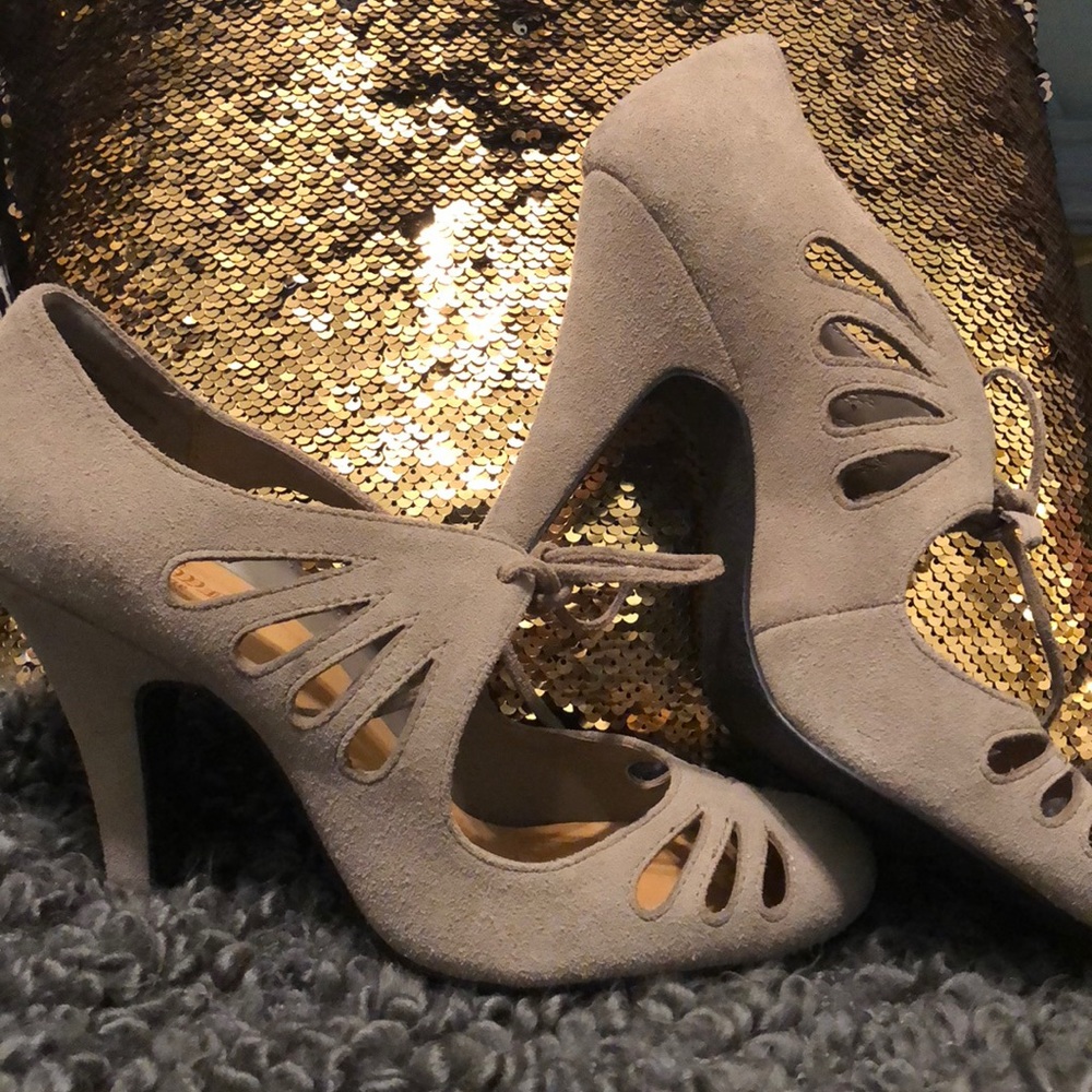 CROWN VINTAGE. Classy heel